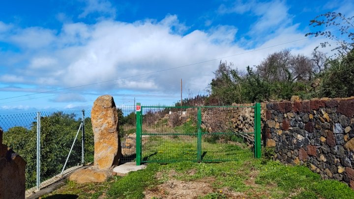 Casa Canaria con Tres Estudios y Múltiples Posibilidades en Tinizara