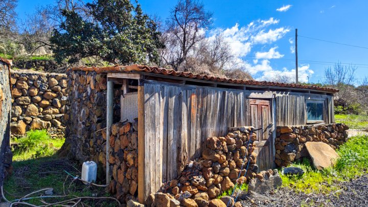 Casa Canaria con Tres Estudios y Múltiples Posibilidades en Tinizara