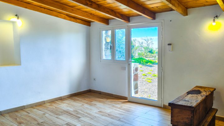 Casa Canaria con Tres Estudios y Múltiples Posibilidades en Tinizara