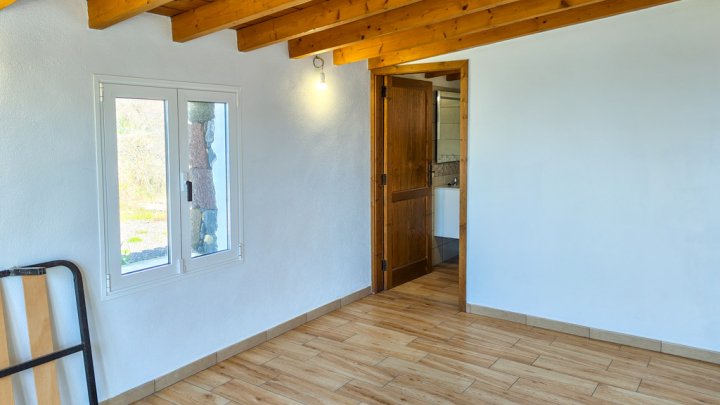 Casa Canaria con Tres Estudios y Múltiples Posibilidades en Tinizara