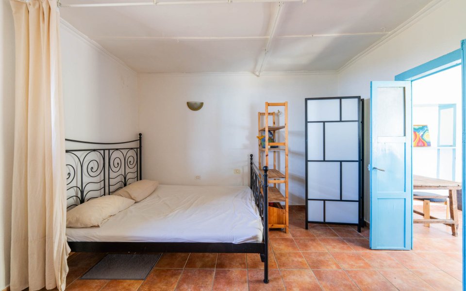 Schlafzimmer im kanarischen Wohnhaus in La Punta auf La Palma.