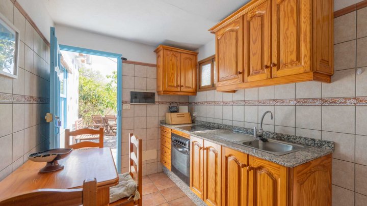 Canarian Estate with Sea Views and Development Potential in La Punta