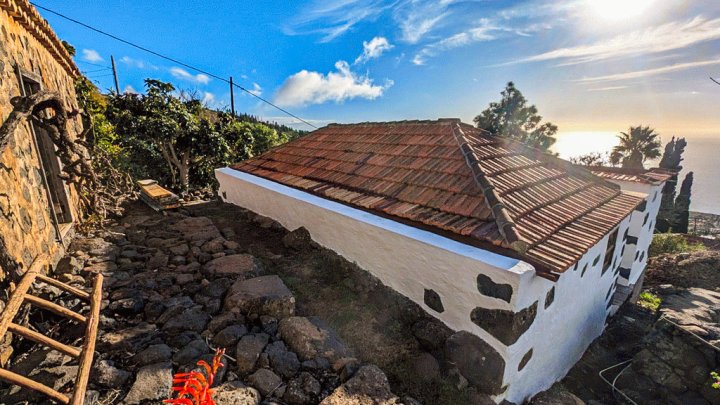 Canarian Estate with Sea Views and Development Potential in La Punta