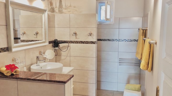 Apartmentanlage mit Pool, tropischem Garten und Meerblick in Las Manchas