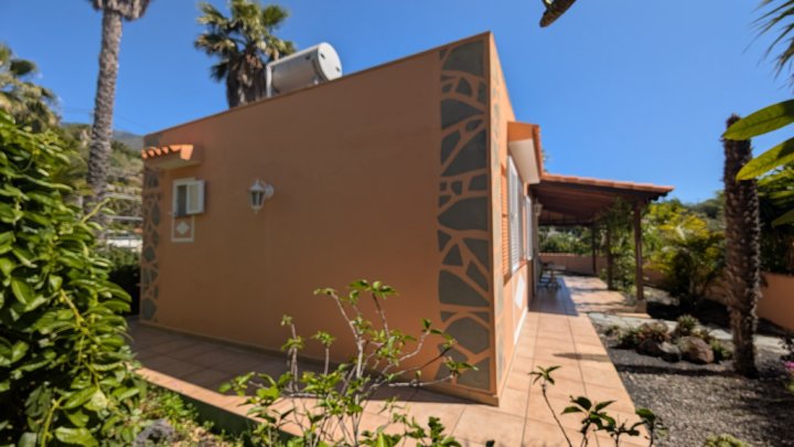 Apartmentanlage mit Pool, tropischem Garten und Meerblick in Las Manchas