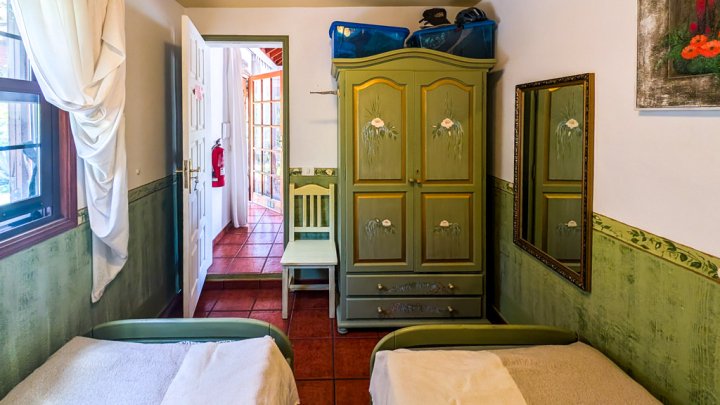 Apartmentanlage mit Pool, tropischem Garten und Meerblick in Las Manchas