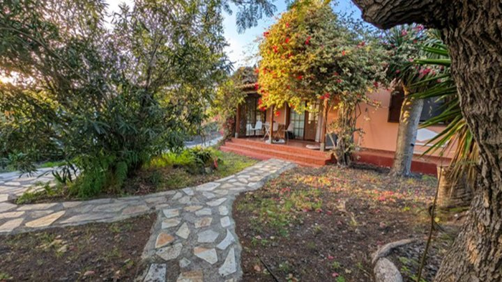 Apartmentanlage mit Pool, tropischem Garten und Meerblick in Las Manchas