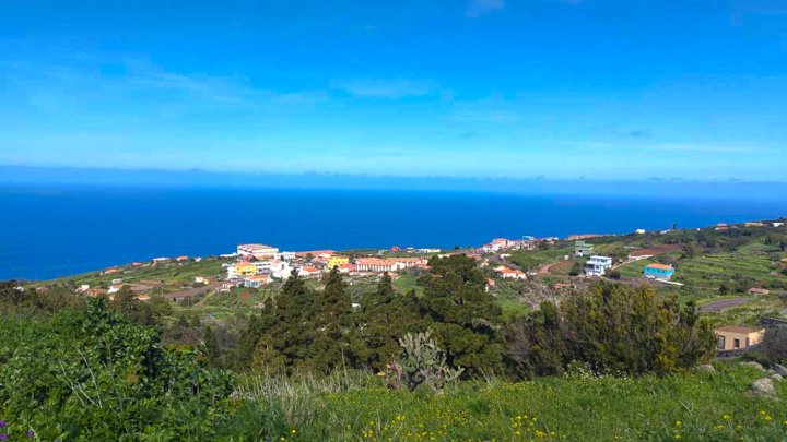 Canarian Property Ensemble with Sea Views and Large Plot in Garafía