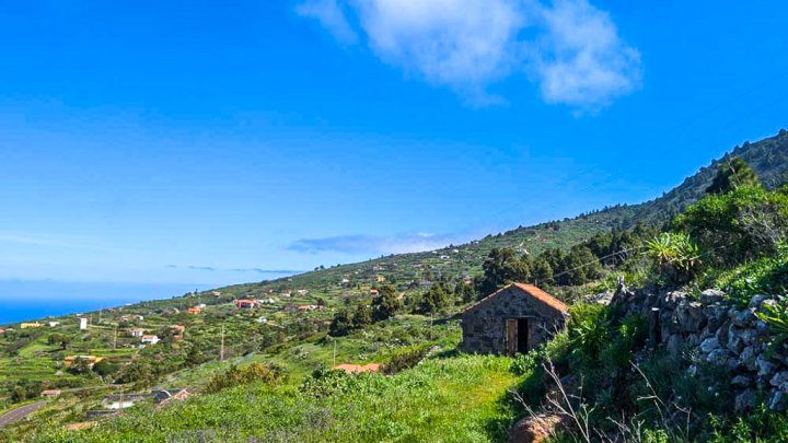 Canarian Property Ensemble with Sea Views and Large Plot in Garafía
