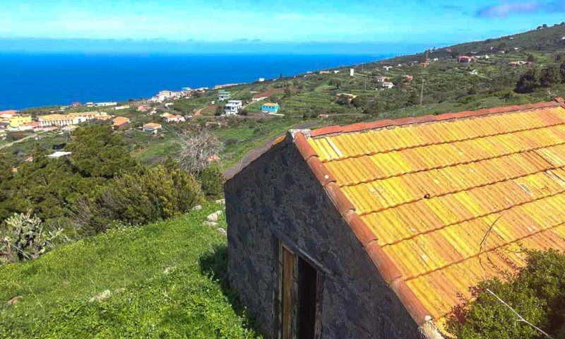 Canarian Property Ensemble with Sea Views and Large Plot in Garafía