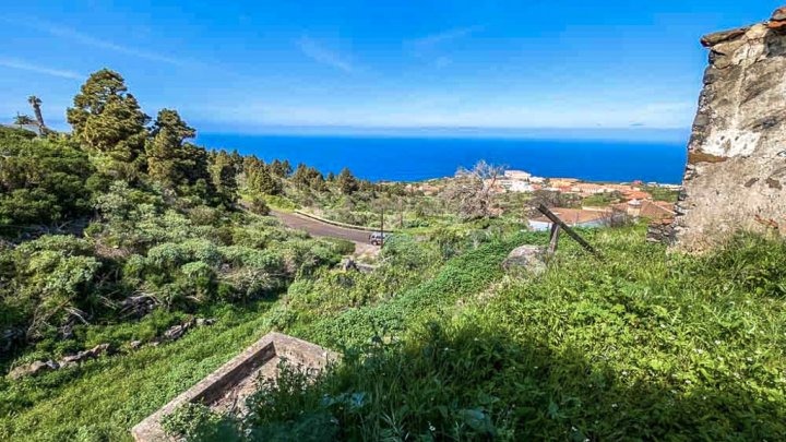 Canarian Property Ensemble with Sea Views and Large Plot in Garafía
