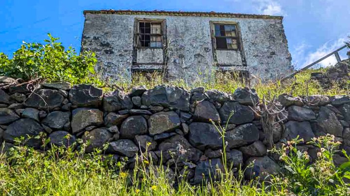 Canarian Property Ensemble with Sea Views and Large Plot in Garafía