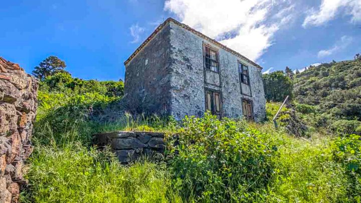 Canarian Property Ensemble with Sea Views and Large Plot in Garafía