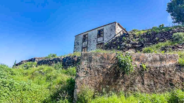 Canarian Property Ensemble with Sea Views and Large Plot in Garafía
