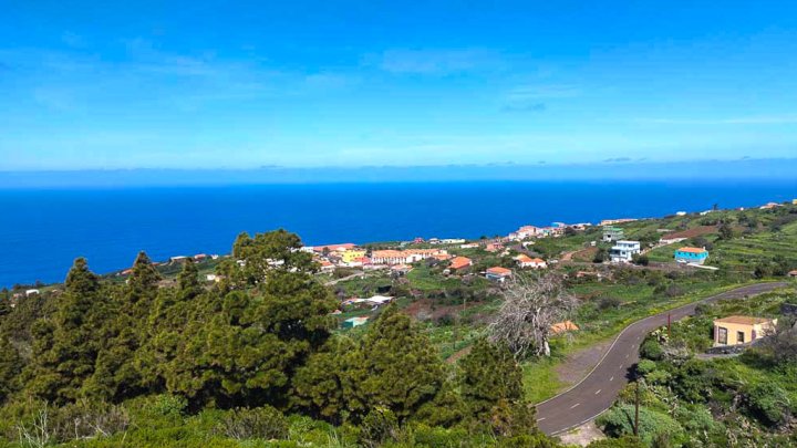 Canarian Property Ensemble with Sea Views and Large Plot in Garafía