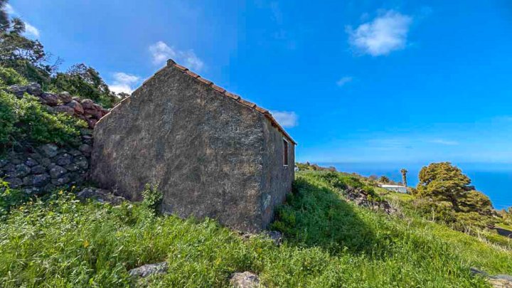 Canarian Property Ensemble with Sea Views and Large Plot in Garafía