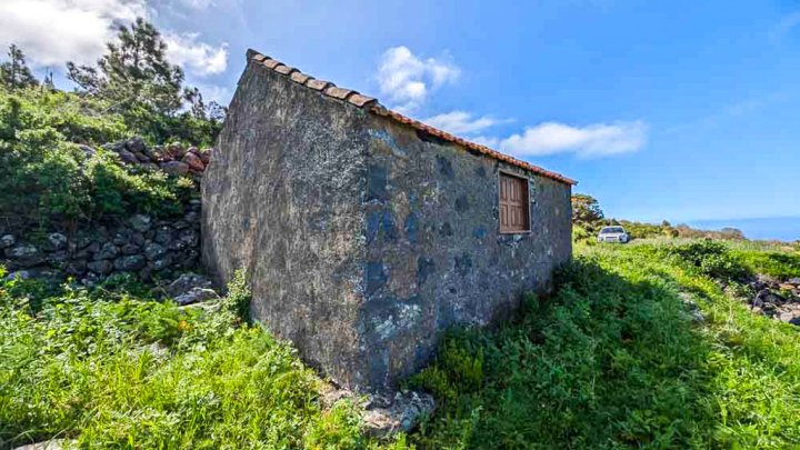 Canarian Property Ensemble with Sea Views and Large Plot in Garafía