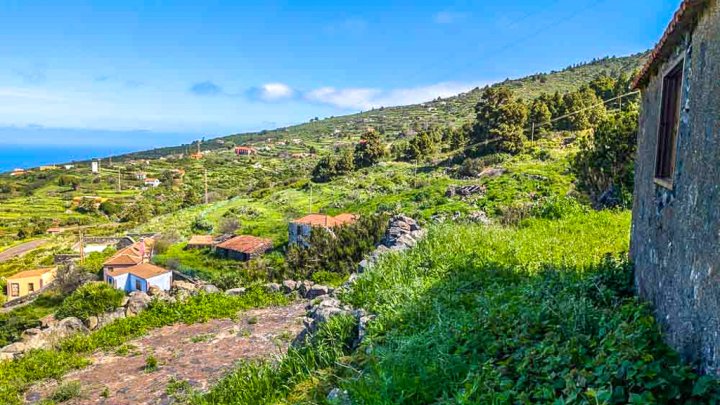 Canarian Property Ensemble with Sea Views and Large Plot in Garafía