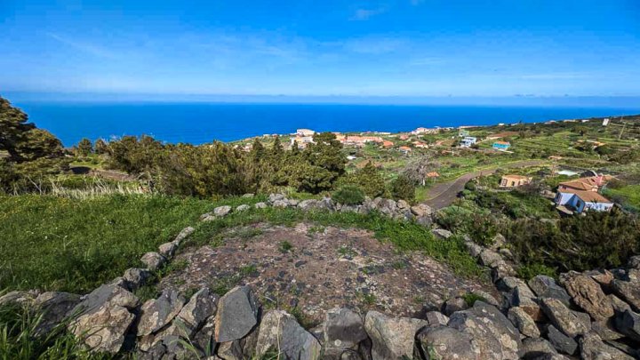 Canarian Property Ensemble with Sea Views and Large Plot in Garafía