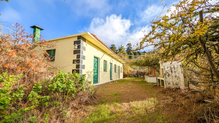 Naturfinca mit Cueva und großem Grundstück in Garafía