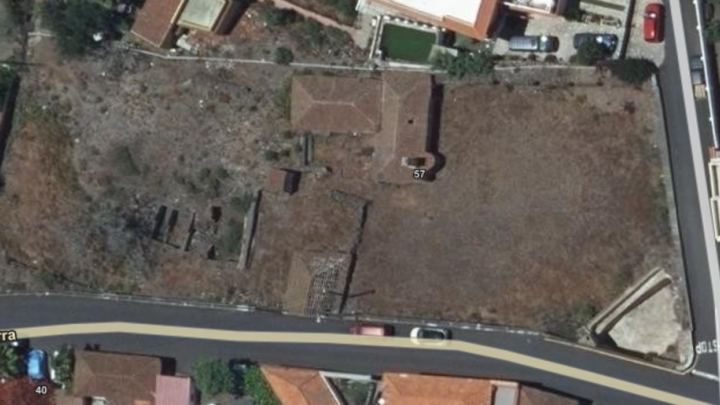 Baugrundstück mit kanarischem Altbestand und Meerblick in El Paso