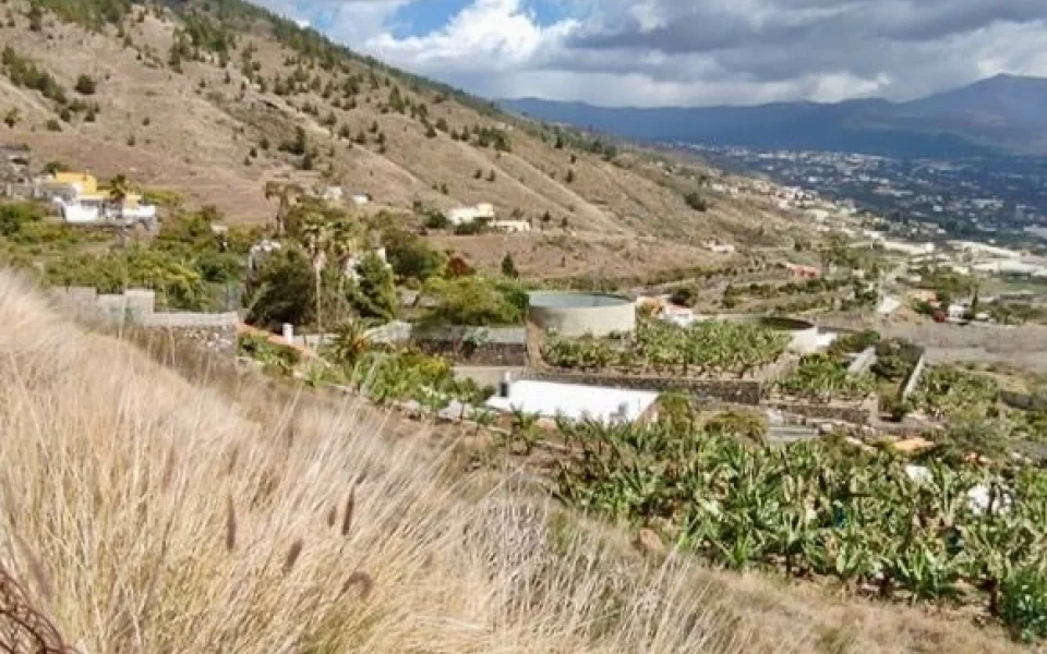 Grundstück mit Baugenehmigung und Atlantikblick in Los Barros auf La Palma (2)
