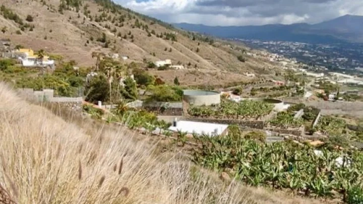 Grundstück mit Baugenehmigung und Atlantikblick in Los Barros