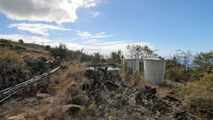 Grundstück mit Wasserbecken und Tourismuspotenzial in Tijarafe