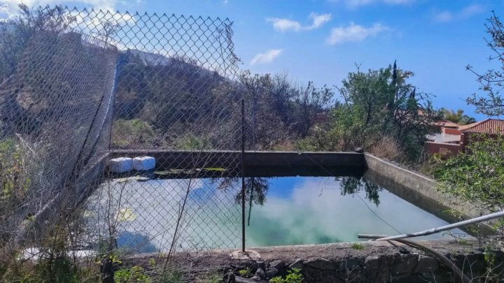 Grundstück mit Wasserbecken und Tourismuspotenzial in Tijarafe