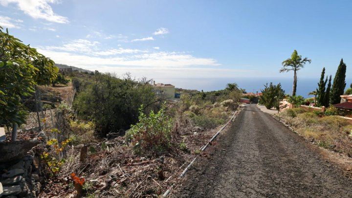 Grundstück mit Wasserbecken und Tourismuspotenzial in Tijarafe